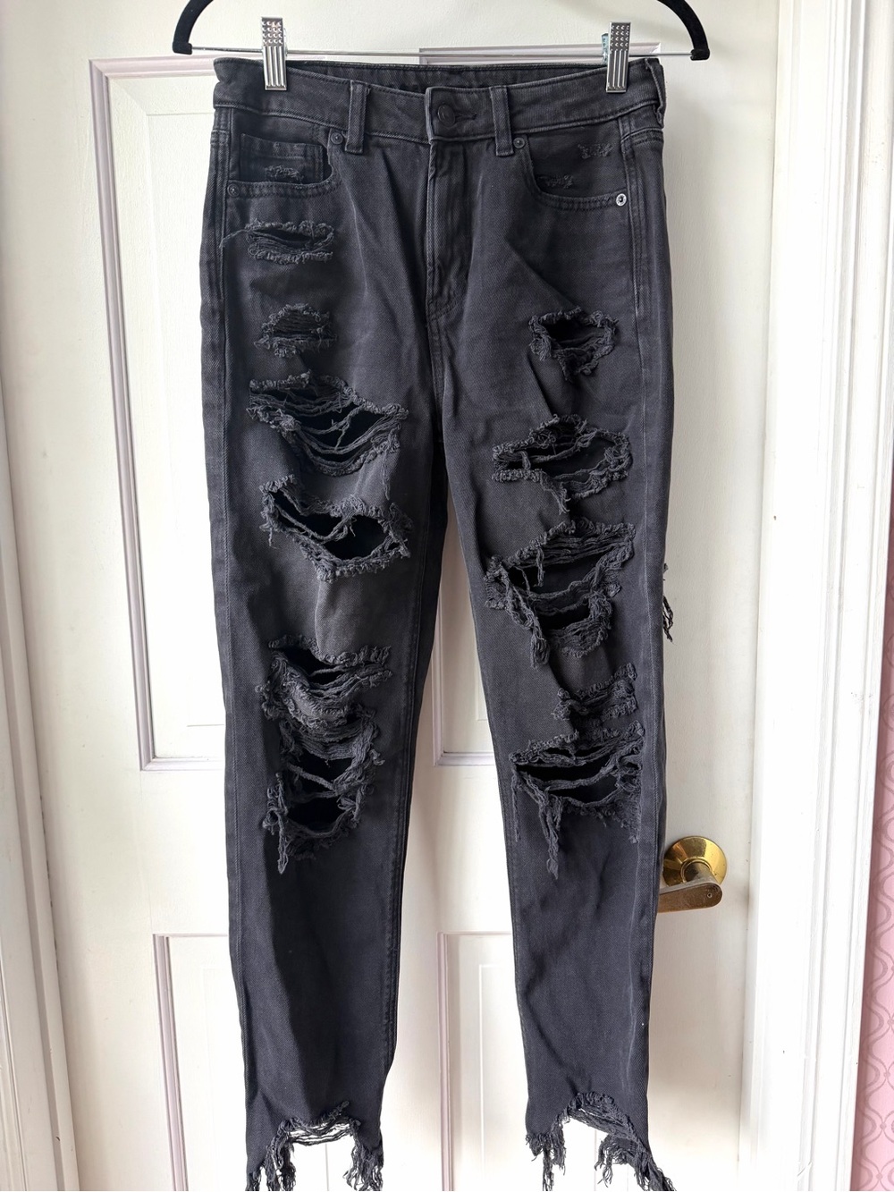 American Eagle Ripped Strigid Jeans Size 4
